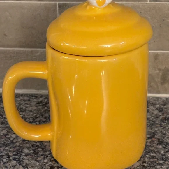 🆕 Rae Dunn Artisan Collection Busy Bee Yellow Mug with Lid- NWT - Picture 2 of 5
